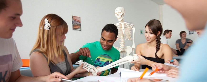 Ausbildung zur Pflegefachkraft (m/w/d) für April/Oktober - Johanna Etienne Krankenhaus