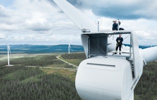 Mitarbeiter:innen im Windpark