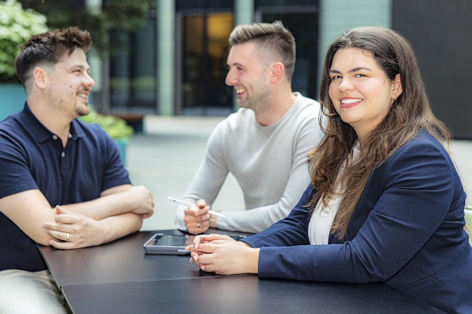 Dual Studierende im Austausch